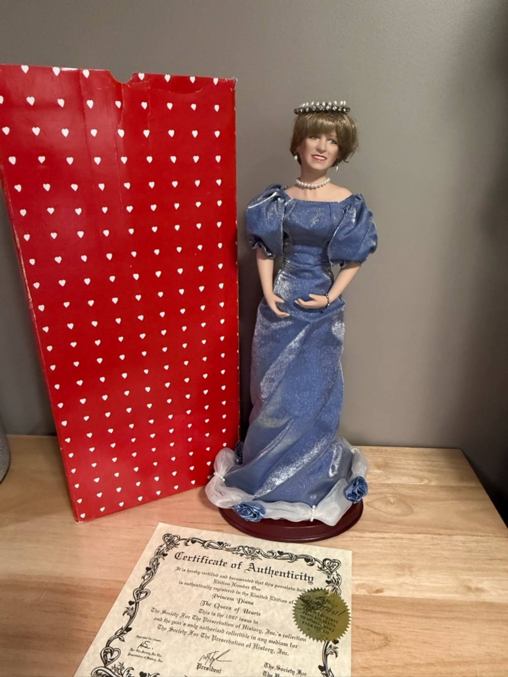 Princess Diana The Queen Of Hearts Porcelain Doll 1997 1st Edition Certificate